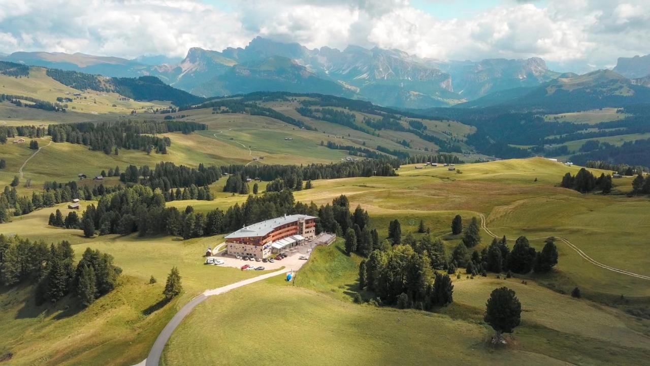 Paradiso Pure.Living Vegan Hotel Alpe Di Siusi Exterior photo